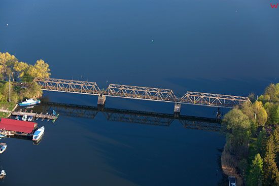 Mikolajki, most kolejowy na jeziorze Talty. EU, Pl, warm-maz, LOTNICZE.